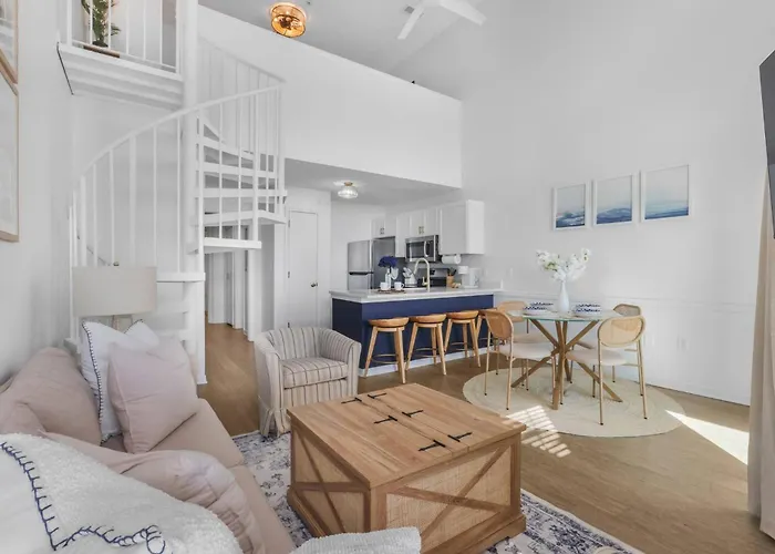 New! Epic Ocean And Sunrise Views, Hot Tub, Pool Apartment *