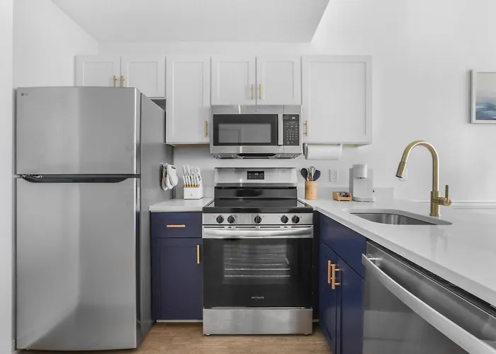 Apartment New! Epic Ocean And Sunrise Views, Hot Tub, Pool